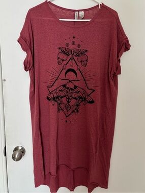 H&M Mauve Scoop Neck Long T—Short with Black Occult Graphic - Size Medium